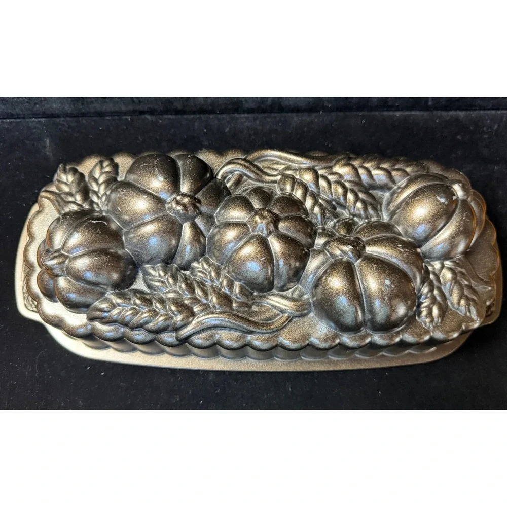 Nordic Ware Pumpkin Wheat Loaf Pan Cast Aluminum 6 Cup Bronze Autumn Harvest USA